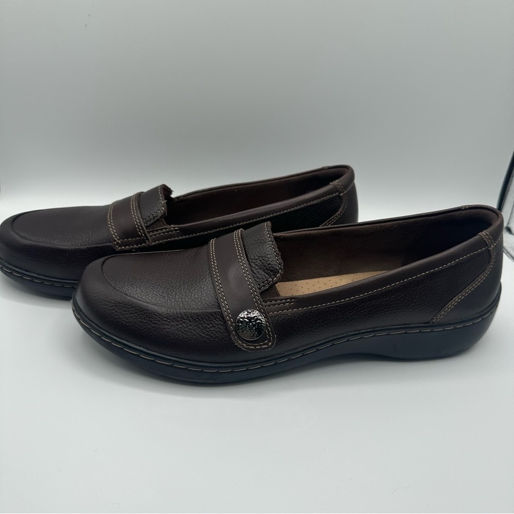 Collection by Clarks Women’s 10 Cora Daisy Brown Loafers Slip On Low Wedge - Picture 3 of 8